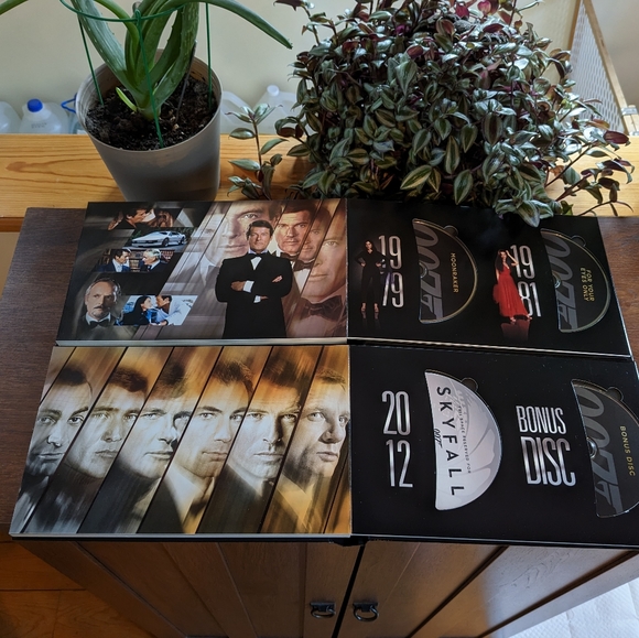 "Bond 50" boxset, "Skyfall" and "Spectre" – 24 James Bond movies - Picture 7 of 7